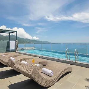 Mangata Beachfront - Rooftop Bar Sea View ダナン市